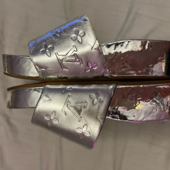 Louis Vuitton silver shoes/sandals - Picture 11 of 15